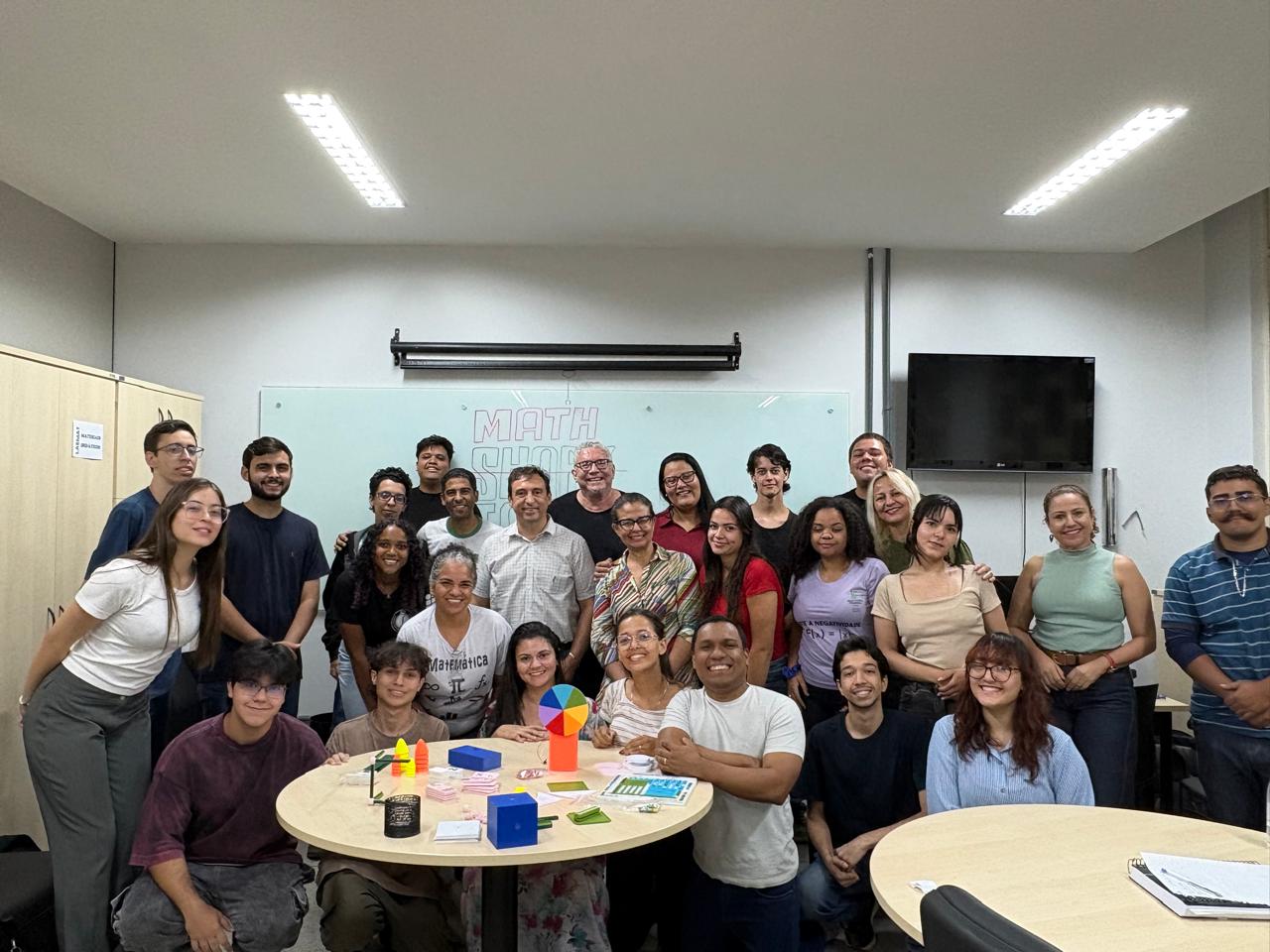 Licenciandos de Matemática e Física do Câmpus Goiânia do IFG desenvolvem materiais didáticos com impressão 3D durante atividades do projeto de ensino que deu origem ao novo Laboratório Maker de Matemática e Física (LAMMAF).